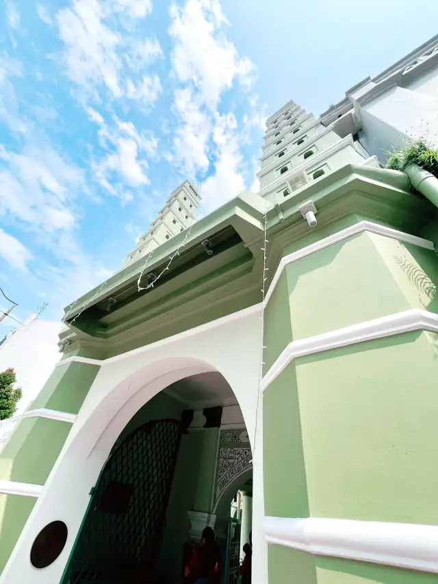 Day 4 in Singapore – A Peaceful Pause at Jamae Mosque