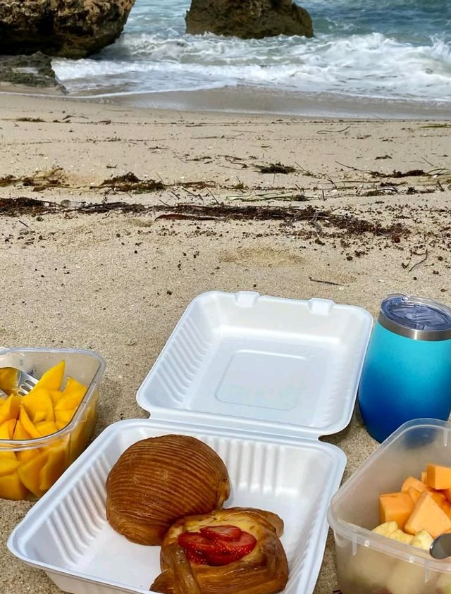 🌊☀️ Sun, Sand & Serenity: Cottesloe Beach Bliss in Perth! 🏖️🐚