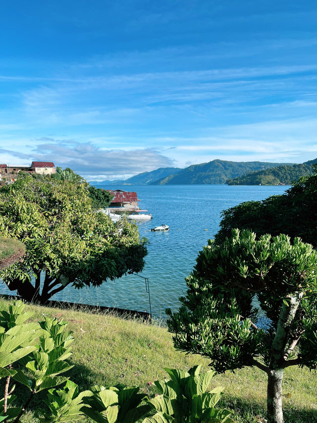 “Perfect Summer Escape by the Lake”