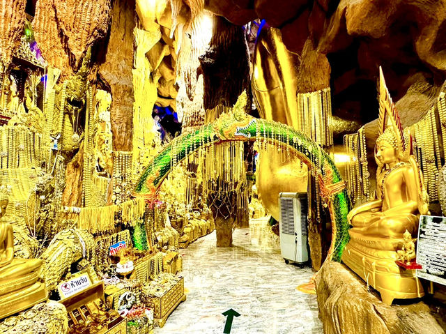 パヤナークの守護神が待つ場所🐉神秘のワット・マニウォンへようこそ！