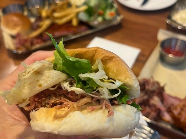 🇺🇸🔥 UJ Smokehouse: A Taste of the US of A 🎆🐖🐄🍖
