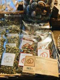 🌿 蓼科ハーバルノート・シンプルズ — 森に包まれる癒しのハーブサロン 