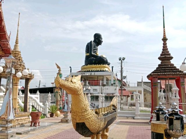 ชมความงามของพระปรางค์สามยอดที่หาดใหญ่ จังหวัดสงขลา