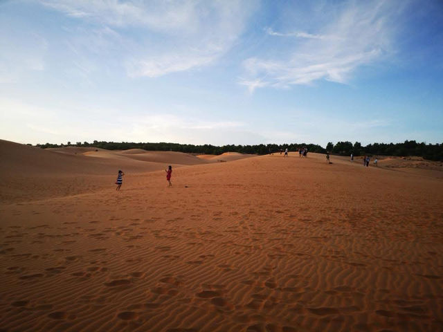 ทะเลทรายแดง (Red sand dunes)