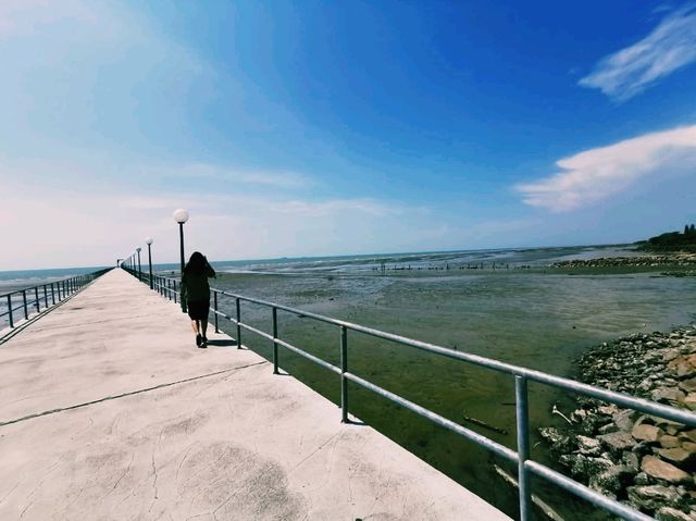 Tanjung Sepat Beach View: Rustic Coastal Charm