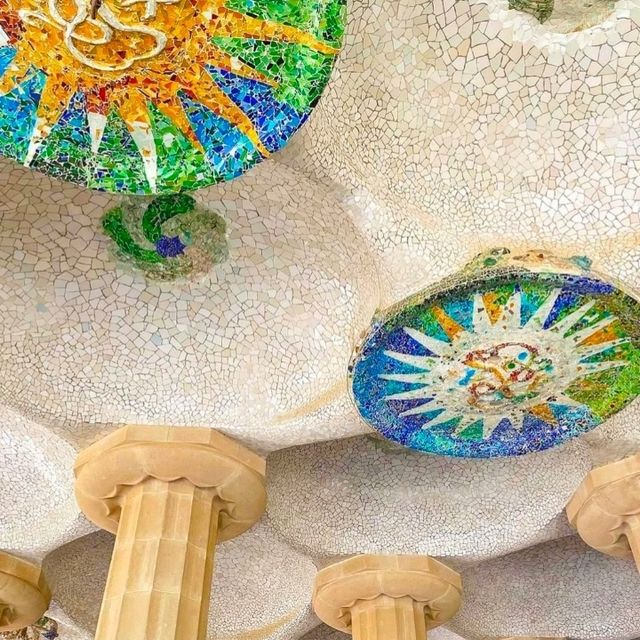 ガウディの魔法が詰まった幻想的な公園 – グエル公園