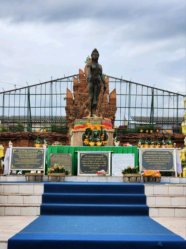 อนุสาวรีย์พระนางจามเทวี ที่ลำพูน