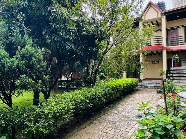 Royal Tiger Luxury Resort sauraha Chitwan Nepal 