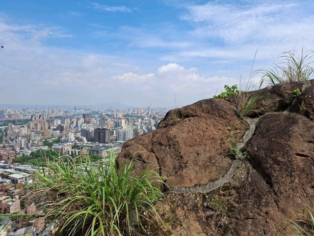 Explore the Xianjiyan Trail in Wenshan District, Taipei, Taiwan