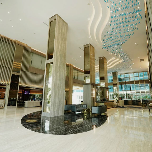 Refined Horizons and Serene Luxury