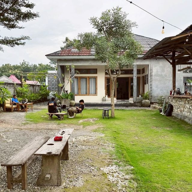 Hidden Slow Bar Cafe In batam
