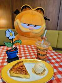 Holiday Pastry  😽 Garfield x Nekko