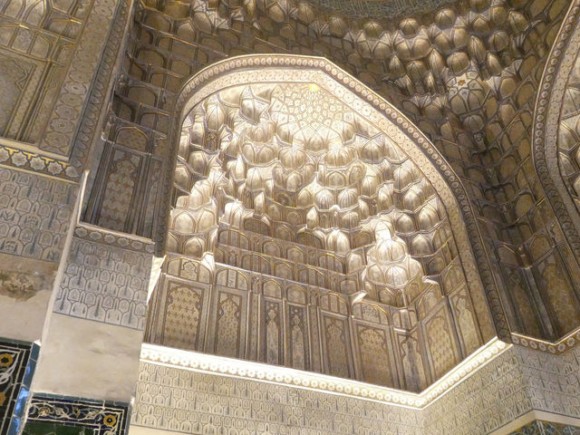 🕌【サマルカンド】の聖なる美!シャーヒ・ズィンダ廟群に魅せられて✨ 🕌【サマルカンド】の聖なる美!シャーヒ・ズィンダ廟群に魅せられて✨