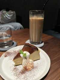 【表参道】おしゃれすぎるアートなカフェ