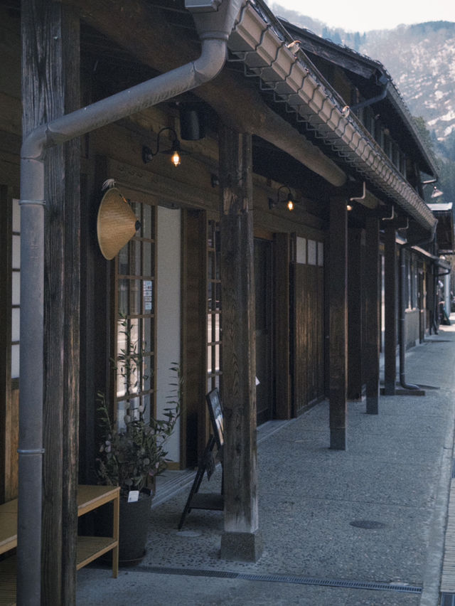 🏡 หมู่บ้าน Shirakawa-go – โลกนิทานมีอยู่จริง ❄️