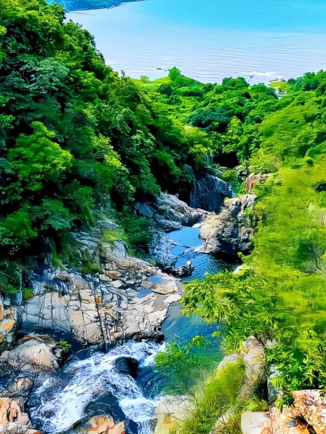 🌊 Ten Thousand Feet, Nine Turns Waterfall 🌊 Ten Thousand Feet, Nine Turns Waterfall