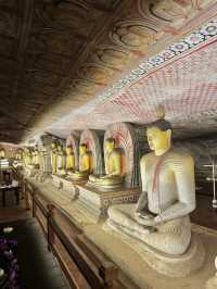スリランカで仏教の聖地といえばここ!【ダンブッラ石窟寺院】🛕✨