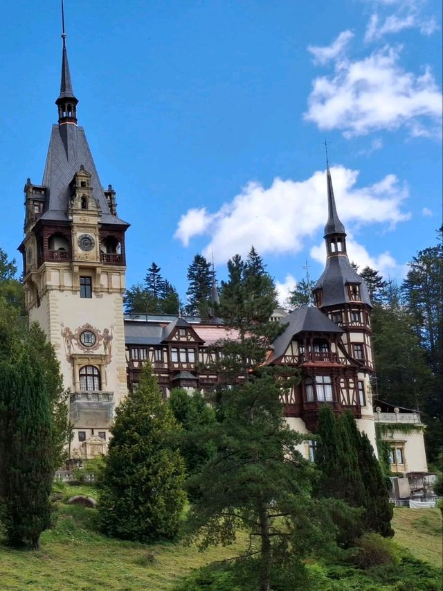 Exploring the Elegance of Peleș Castle Exploring the Elegance of Peleș Castle