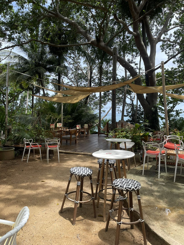 ภูเก็ตไปไหนดี ขอแนะนำคาเฟ่เสื่อฝืนหมอนใบ 🥥