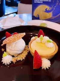 The Botanist Lounge & Bar: Chic Spot for Drinks and Desserts