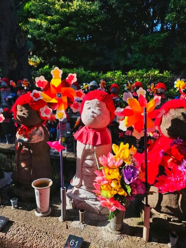 Zojo-ji Temple – Tradition Beneath Tokyo Tower 🛕