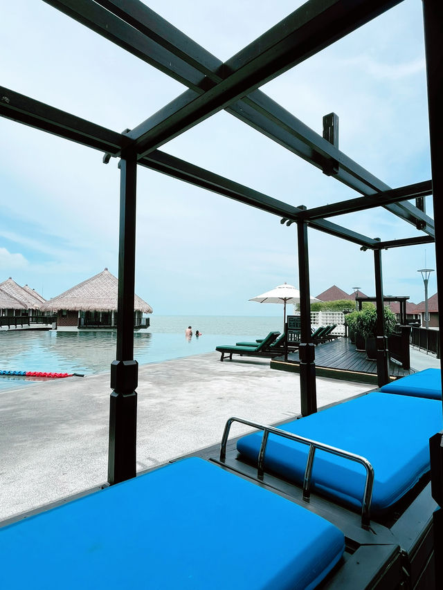 Must-Stay Paradise: Golden Palm Tree Sepang