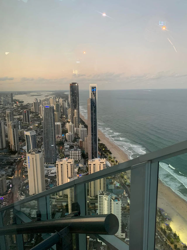 SkyPoint 觀景台：高空視野下的黃金海岸 ✨