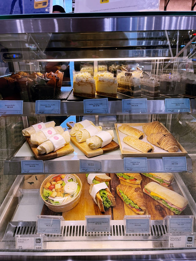 Flight Club Signature: Stylish Spot for Western Fusion Dining