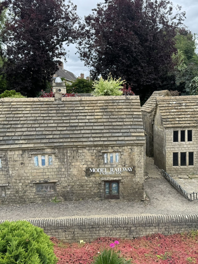 英國最美麗童話村莊嘅小人國