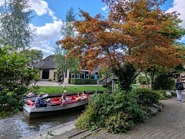 Giethoorn: A Unique Boating Experience