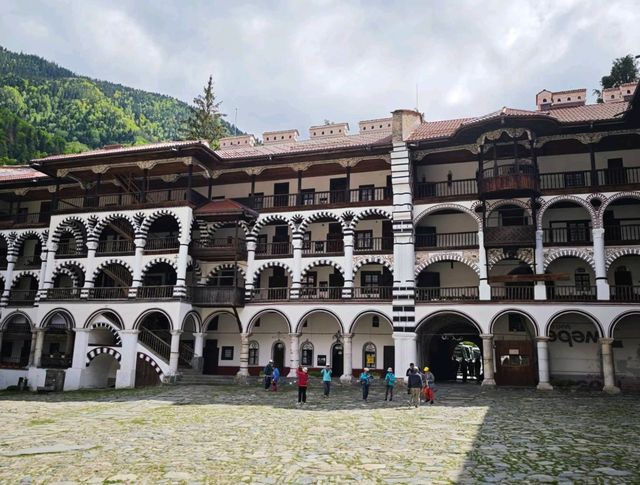 色彩斑斕的東正教傑作#里拉修道院 (Rila Monastery)-保加利亞丘斯滕迪爾州