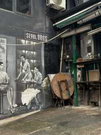 ถนนคนเดินสุดอาร์ต “Hollywood Rd”