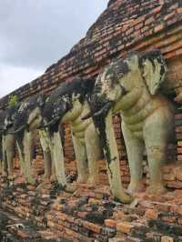 วัดสระศรี - วัดตั้งอยู่กลางสระน้ำ
