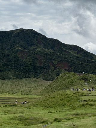 九月漫步於草千里，感受火山腳下的無邊綠意