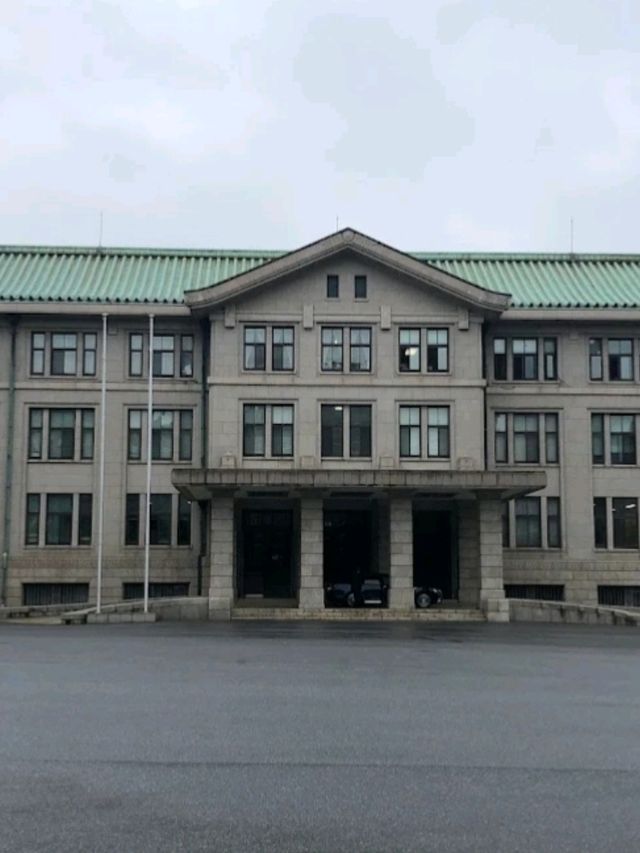 THE IMPERIAL PALACE. THE IMPERIAL PALACE.
