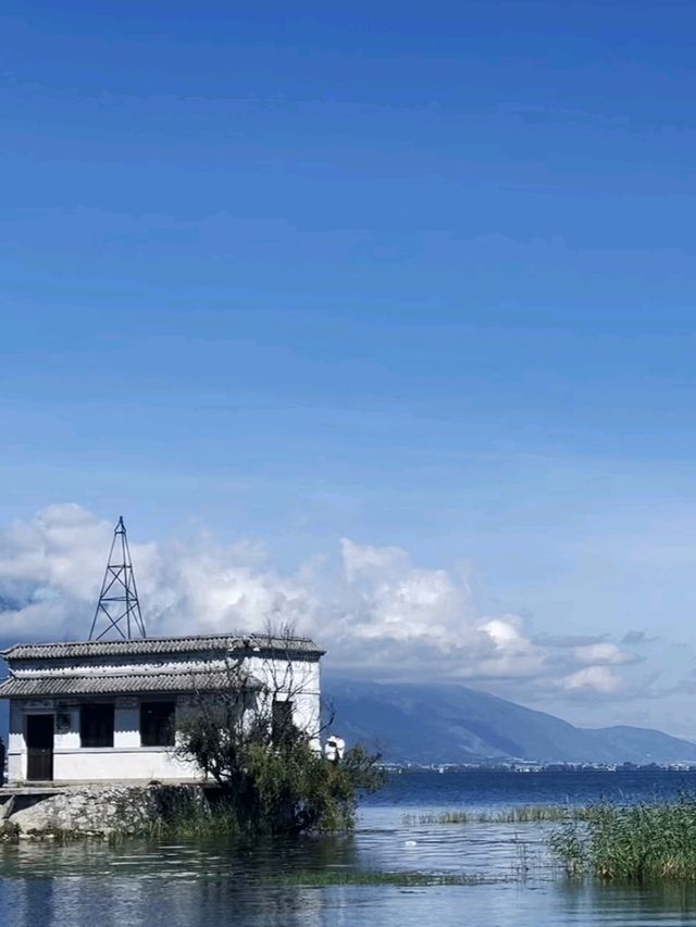 Discover the Magic of Erhai: Yunnan’s Hidden Gem