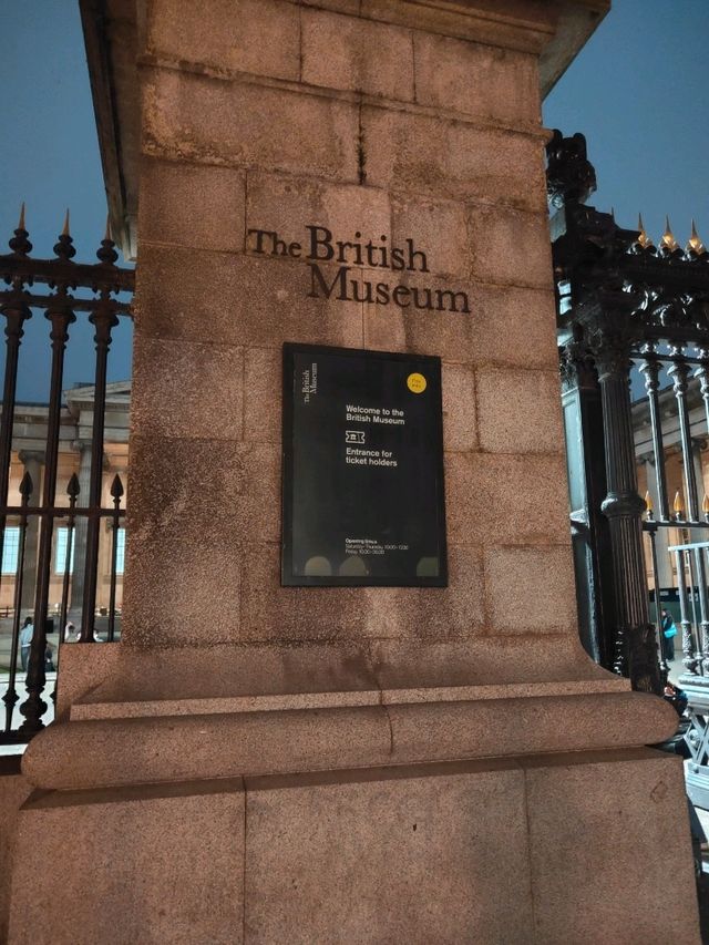 Flow and Crowd: A Visit to the British Museum
