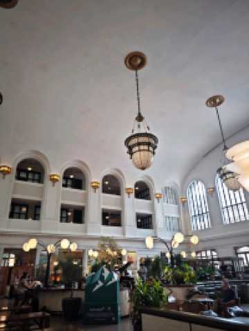 丹佛地標🥏百年聯合車站 · 復古夜色慢遊記🚉✨