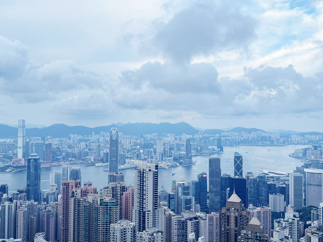🌃香港太平山夜景炸裂！站在山頂被整個城市閃到眼睛✨