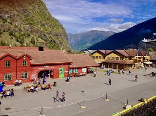 世界で最も美しく、最も急勾配な鉄道路線のひとつ「フロム鉄道（Flåmsbana）」