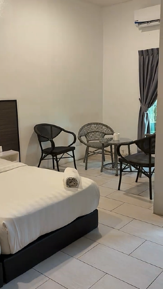 A Budget-Friendly Stay in Semporna: Is Luna Guesthouse Worth It? 🏝️