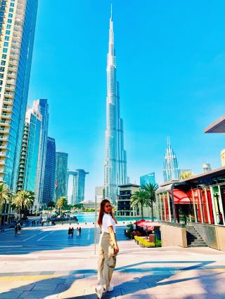 Burj Khalifa: Photos vs. Reality… Even More Incredible in Person! 😱✨