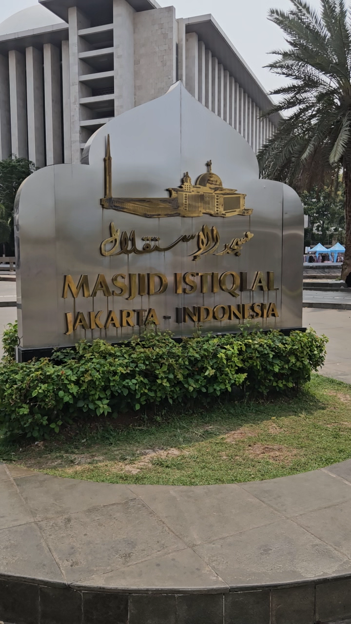had a great time here in jakarta. visiting this area is convenient as you can cover few places as well within nearby walking distance. istiqlal mousque, cathedral, monas.