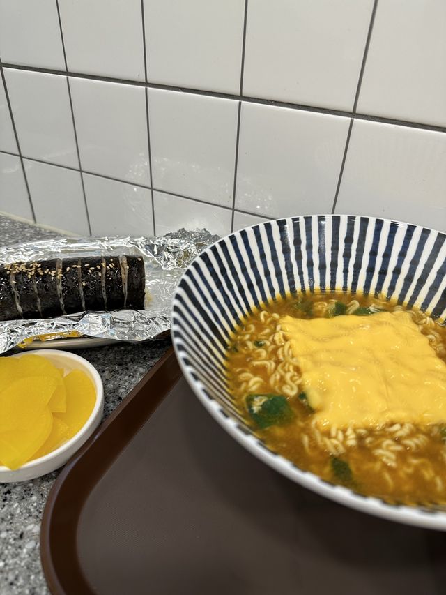 🇰🇷韓国 / ソウル 一人ご飯ok!駅構内にある美味しいキンパ屋さん