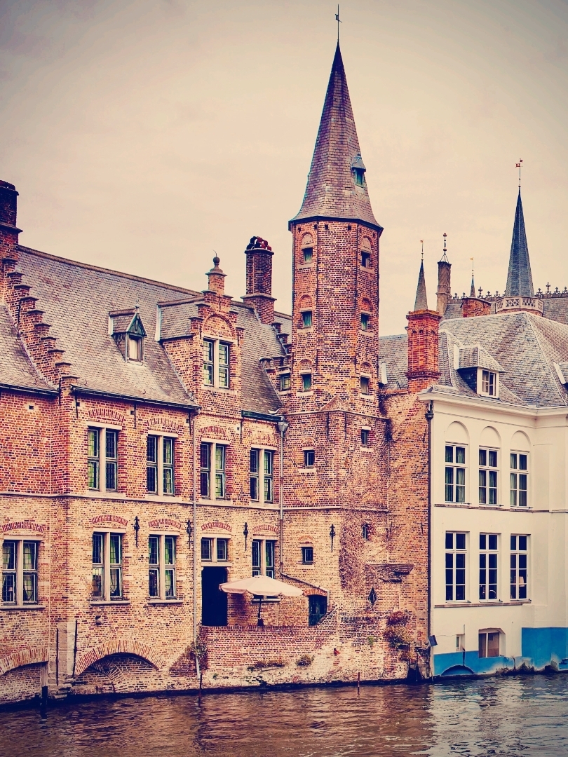 Cloth Hall Ypres Gothic Nook Arrival War Memory Sit