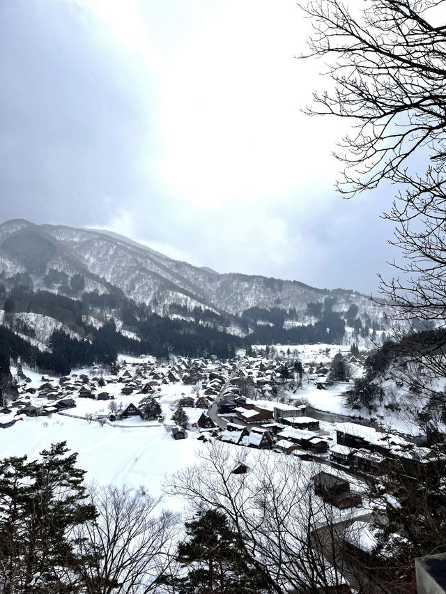 【白川郷】雪景色に包まれる幻想的な白川郷で、心癒される旅を！❄️🗻