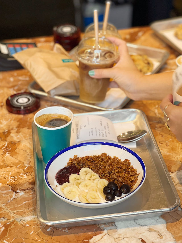 Tel Aviv: Hummus, Heatwaves & Hot People