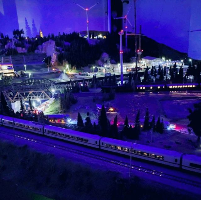 Vegas? No! THIS is Miniatur Wunderland 🏙️