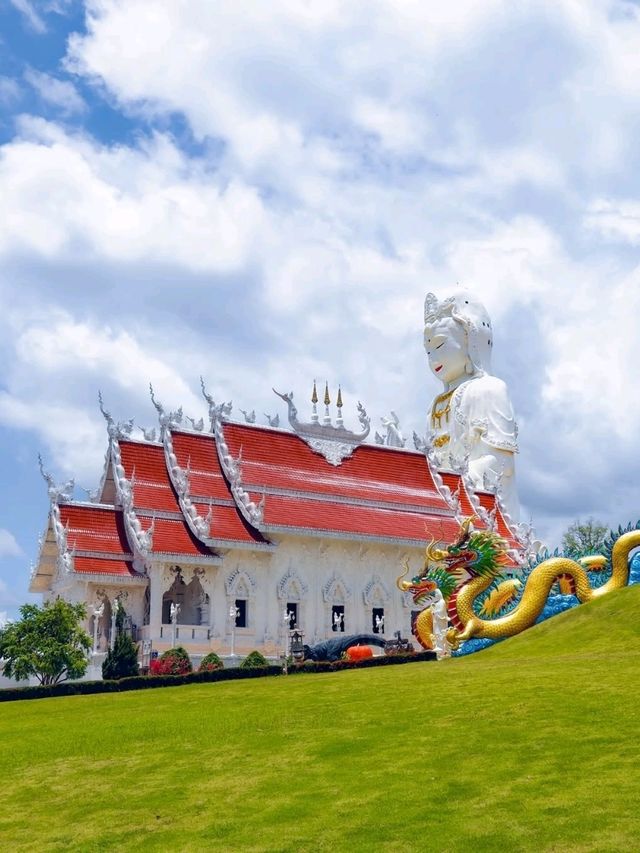 🕊️ Wat Huay Pla Kang – The Serene Giant of Chiang Rai