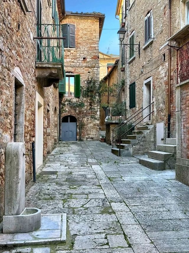 🌿 Thermal Serenity in the Heart of Tuscany – Serre di Rapolano, Italy